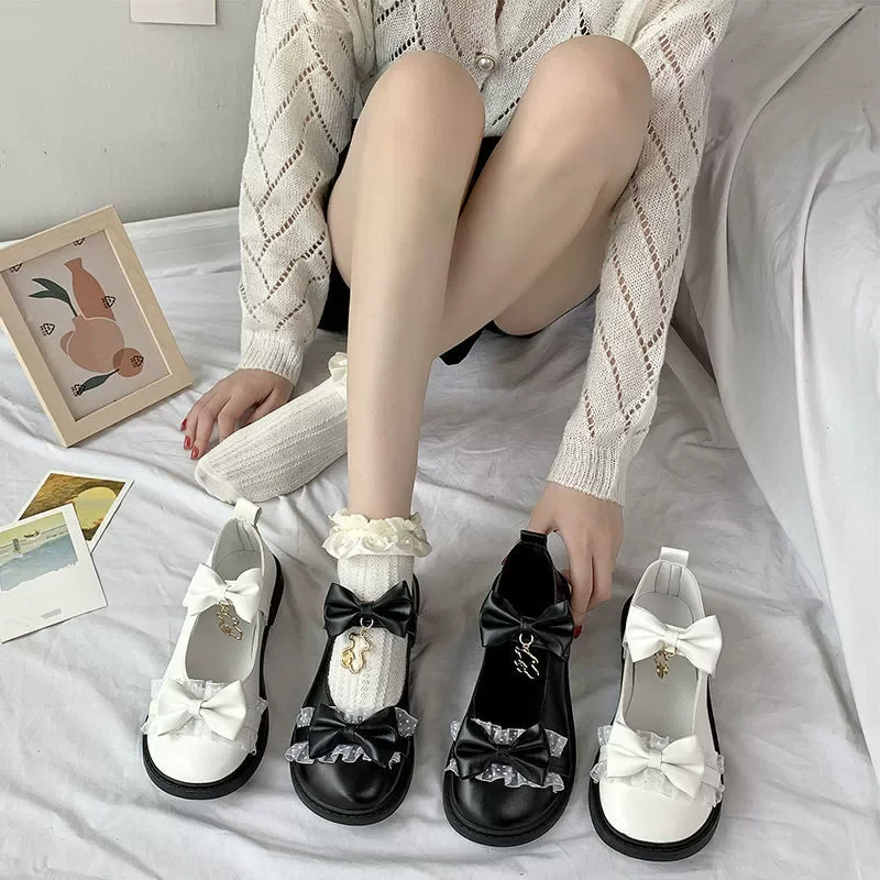 

Женская обувь Мэри Джейн в стиле Лолита, каваи, дизайн с бантом, милые туфли на плоской подошве, женские однотонные кружевные шикарные сандалии, осень 2025 г.