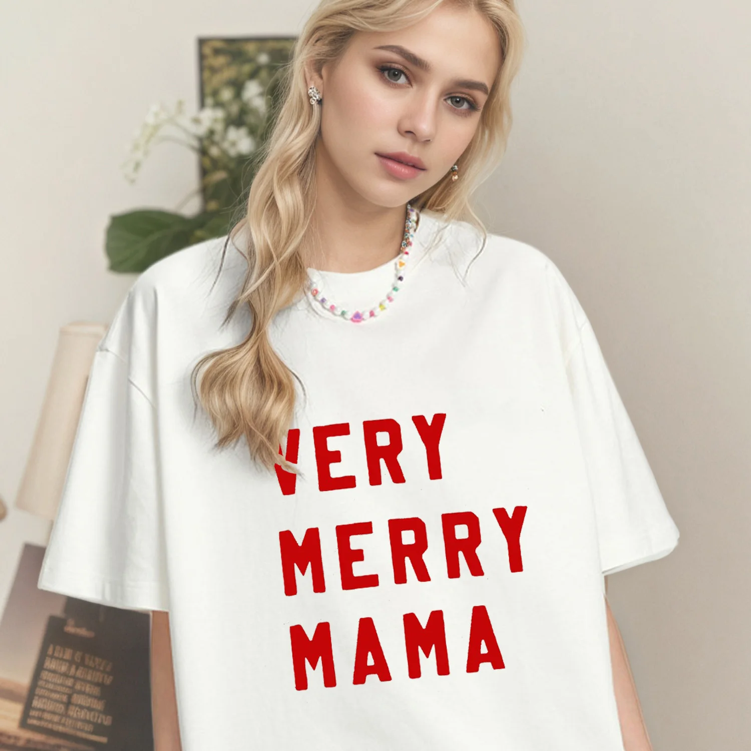 

The T-shirt for Mom Interesting Christmas T shirt "VERY MERRY MAMA" slogan printing Fashionable lady's cotton round-neck shirt