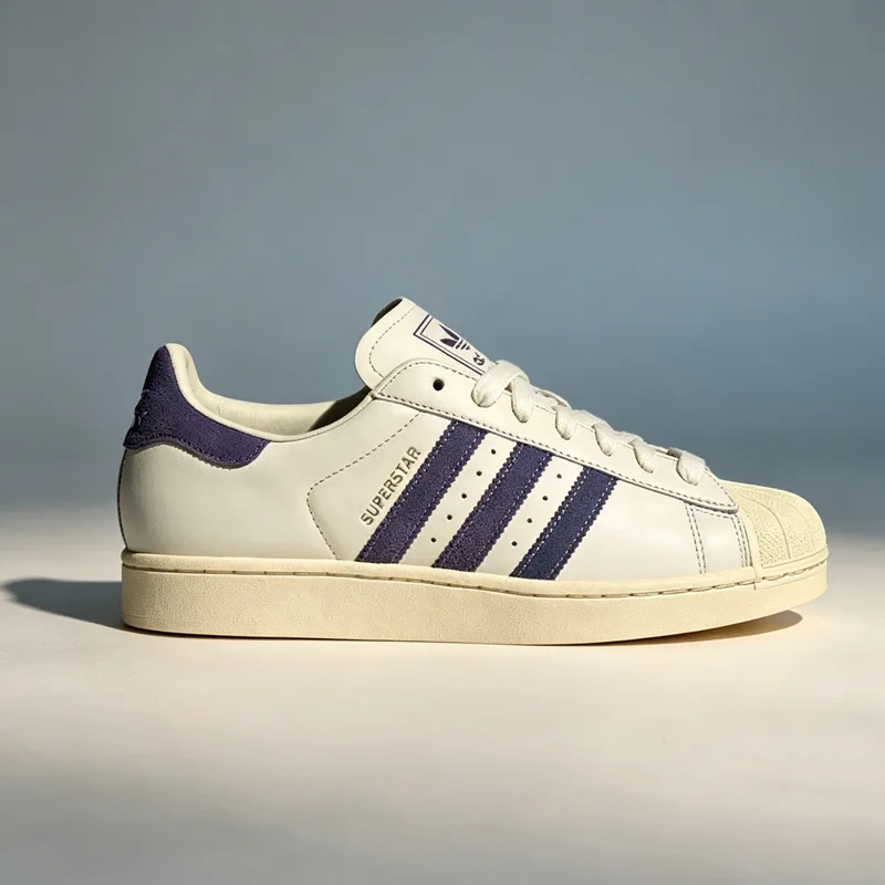 Adidas Originals Zapatillas de Skate Bajas para Hombre KZ6732, Color Blanco Roto y Azul, Parte Superior de Cuero, Suela de Goma, Zapatillas con Punta Reforzada