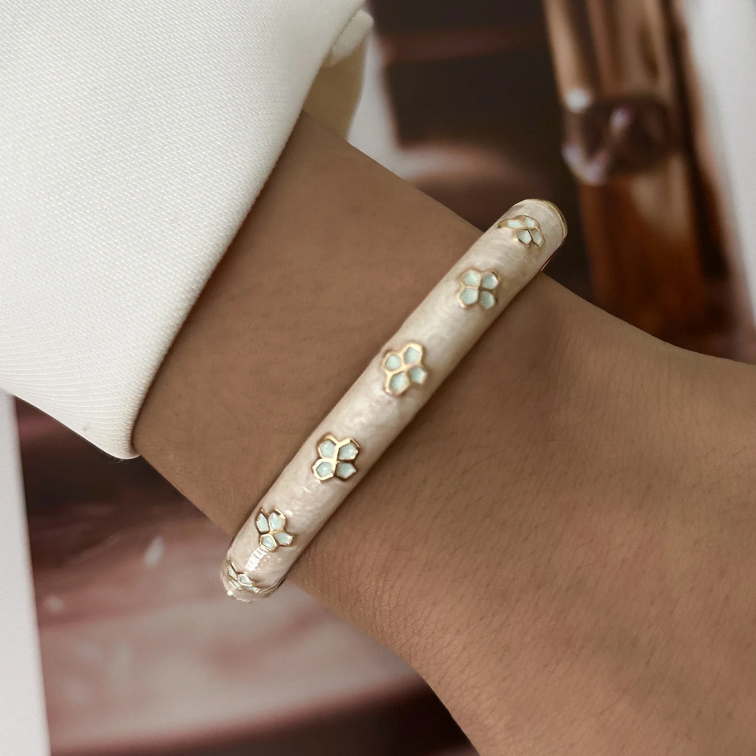 Exquisite Enamel Geometric Rhombus Bracelet for Women Vintage Rhinestone Grid Flower Open Bangle Party Stackable Jewelry Gift
