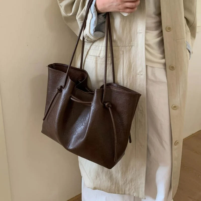 Tas Tote Wanita Elite Terbuat Dari Kulit Mikrofiber Menampilkan Tampilan Elegan Vintage Argentina yang Ringan dan Lembut ​