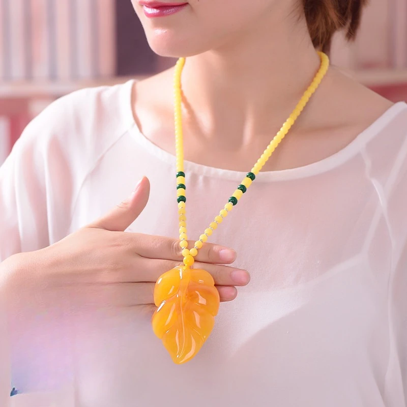 Chicken Oil Yellow Amber Honey Wax Pendant Leaf Men's and Women's Sweater Chain Pendants