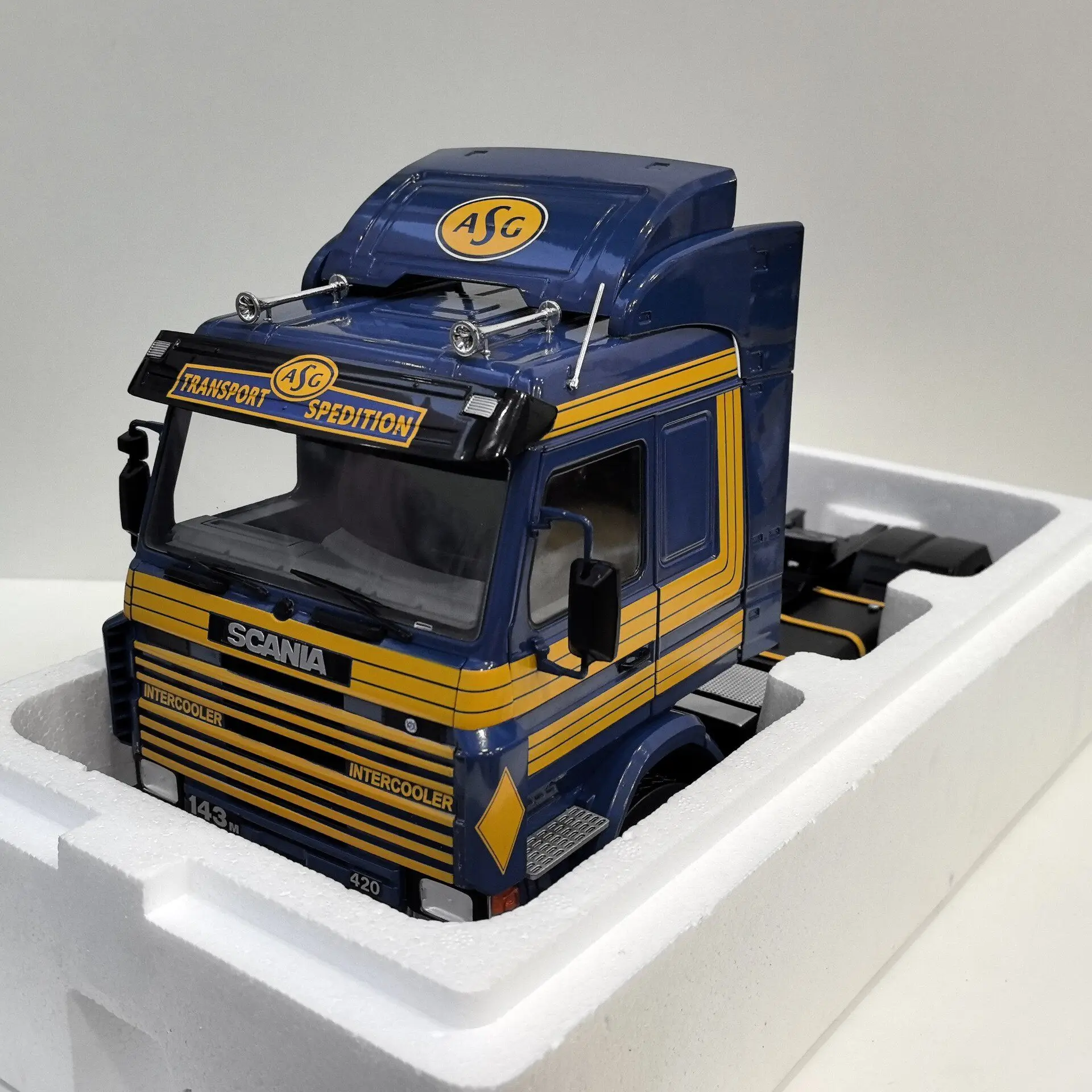 

No Color Box Diecast MCG 1/18 Scale SCANIA 143 MCG18238 I8-2 U9 Alloy Car Model