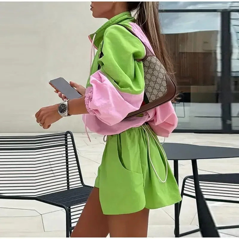 Farbblock-Damen-Hosenset mit Stehkragen, Schnelltrocknende Puffärmel-Jacke, Kordelzug, Elastische Taille, Kurze Hose, Sport-Streetwear-Set für Damen – Detail 6