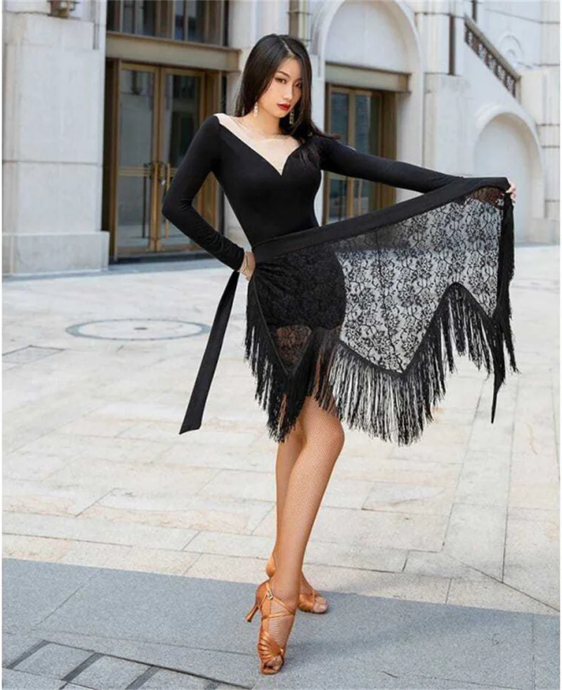 ชุดเต้นลาตินสำหรับผู้หญิง ประดับพู่ ผ้าคลุมสะโพก กระโปรงผ้าขนหนู ชุดเดรสลูกไม้เซ็กซี่ เสื้อสำหรับเต้นบอลรูม แขนยาว คอวี ผ้าตาข่าย