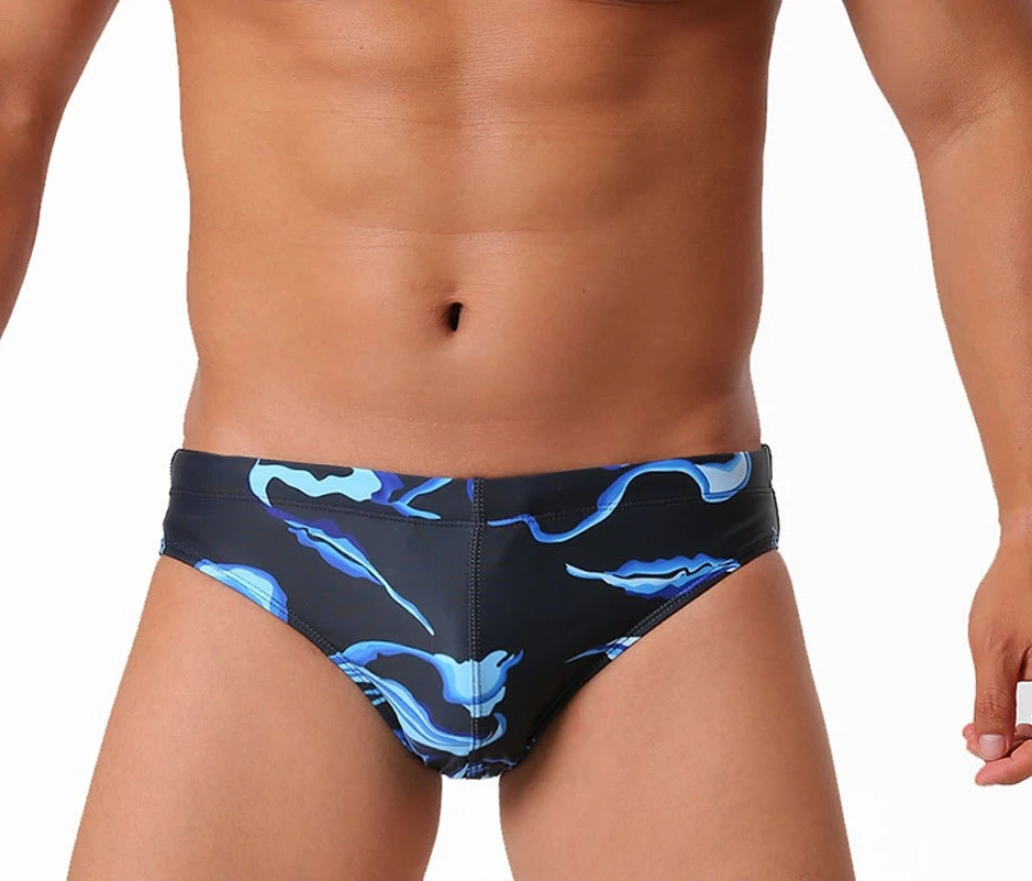 2026Men's triangle blue cloud print close-fitting briefs cross-border low-rise quick-drying beach swimming UXH702