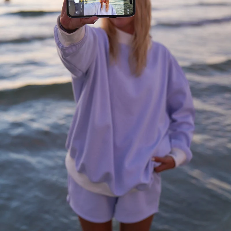 女性用ストライプスウェットシャツセット 2ピースショーツ衣装 Y2k 長袖ハイネックプルオーバーとショーツ ラウンジ秋用トラックスーツ