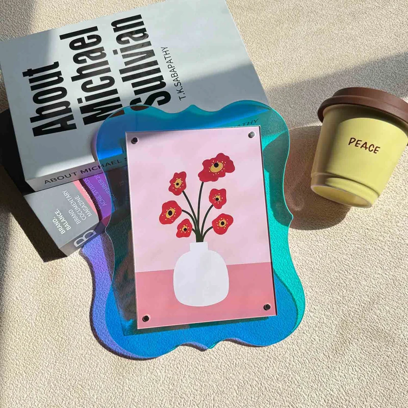 

Colorful Acrylic Picture Frame Wavy Postcard Desktop Display Frame 7-inch Postcard Home Table Decor Transparent Photo Frame