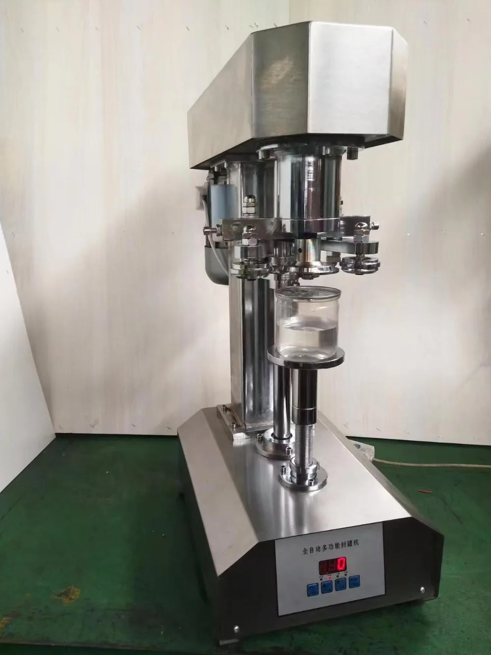 Máquina seladora de latas