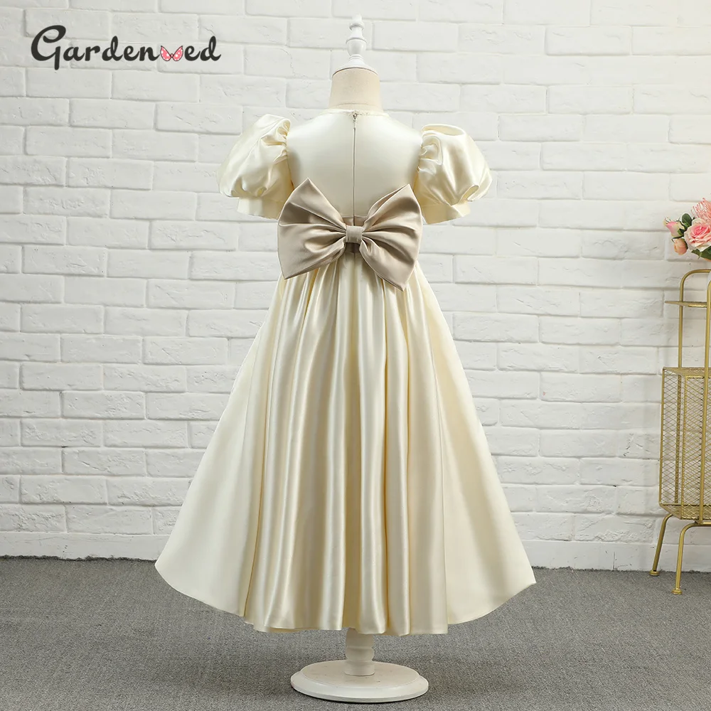 キッズキュートアイボリーサテン聖餐式ドレスフラワーガールドレス2025 VRufflesボールガウンキッズワイドベルトウェディングパーティードレス