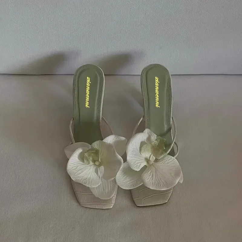 Zapatos de marca con diseño de flores para mujer, zapatillas informales de tacón alto, a la moda, novedad de verano, 2024