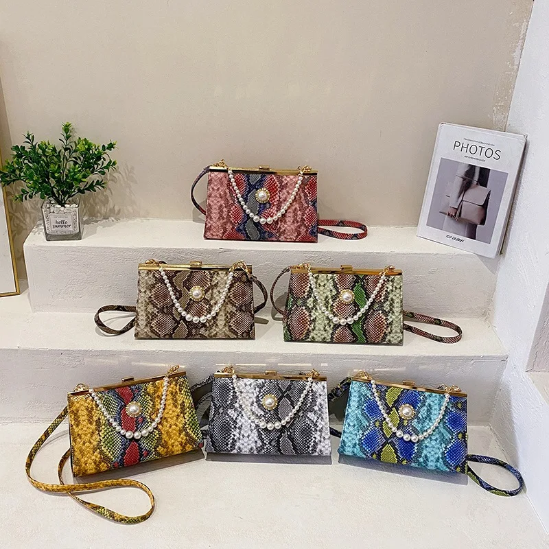  حقيبة مربعة بنمط الأفعى 2025 - محفظة كتف مزينة باللؤلؤ، حقيبة كروس ومحمولة، أنيقة للركاب أساسية #1