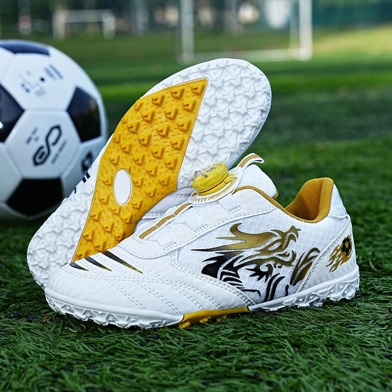 

A pair of children's four-season leather football shoes with studs, wear-resistant football shoes, sizes 28-39，MZ-309
