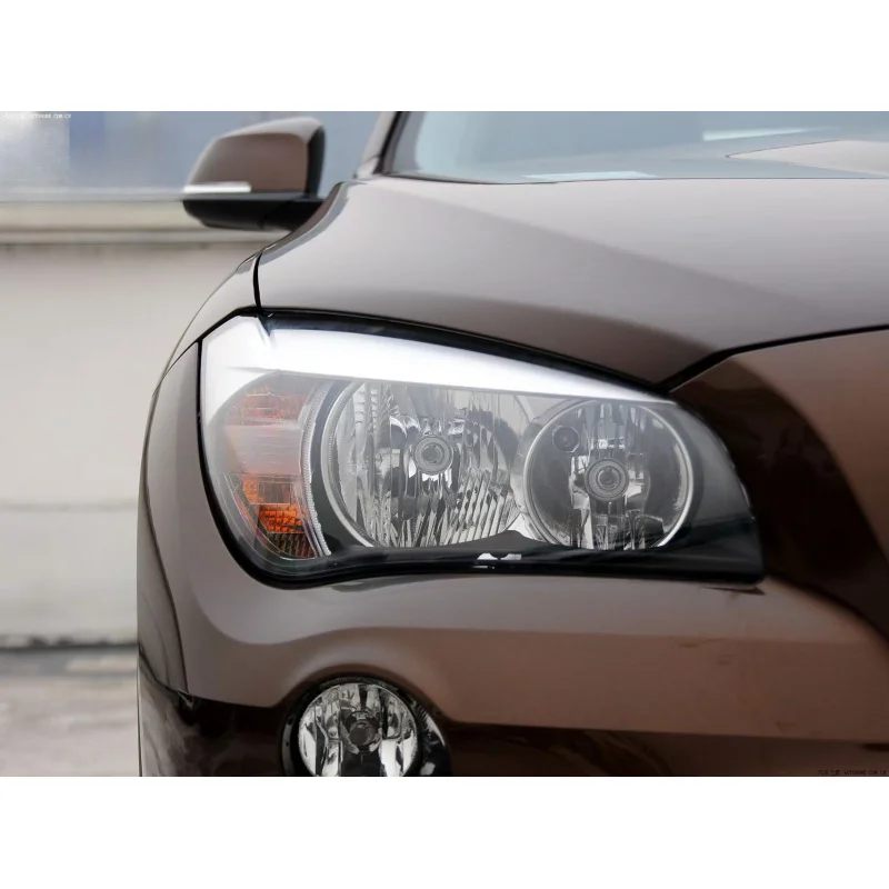 Suitable for 10-15 BMW X1 headlight assemblies E84, modified arrow-style LED white and yellow daytime running lights, adjustable