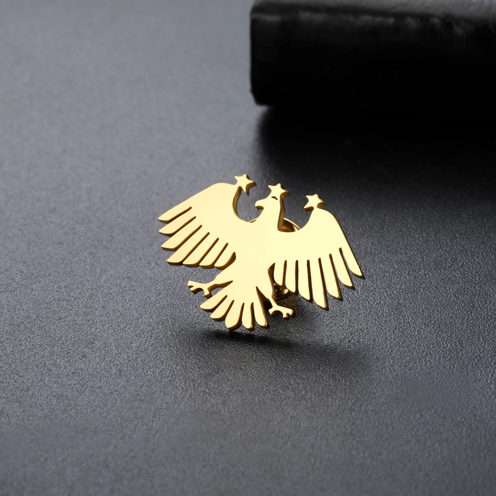 Skyrim Syrian Eagle Pin Brooch For Men Women Stainless Steel Fashion Animal Suit Badge Accessories Gift Wholesale