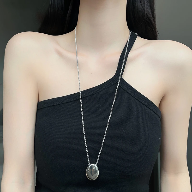 New Fashion, Light Luxury, Individually Exaggerated Titanium Steel Oval Pendant Necklace Women\'s Long Sweater Chain 2023