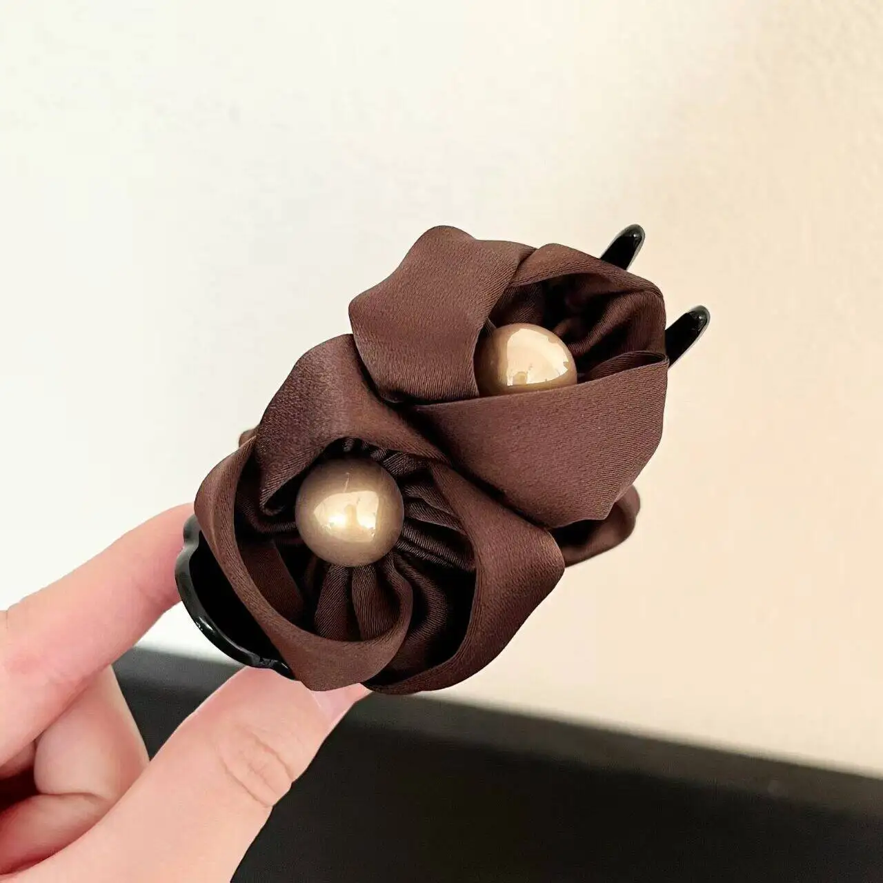 Pearl Hair Claw Clip Minimalist Shark Clip Stylish Non‑Slip Back Head Bun Holder Elegant Hair Accessories for Women Girls
