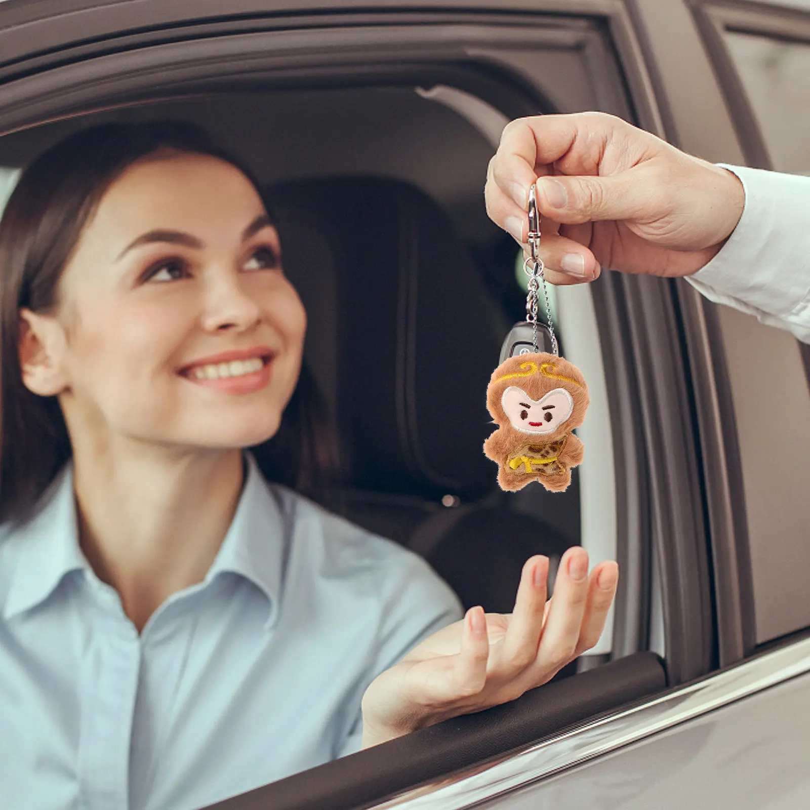 

Набор из 4 милых брелоков-обезьянок: мягкие игрушки для рюкзаков, украшения для автомобиля, подвески в виде животных