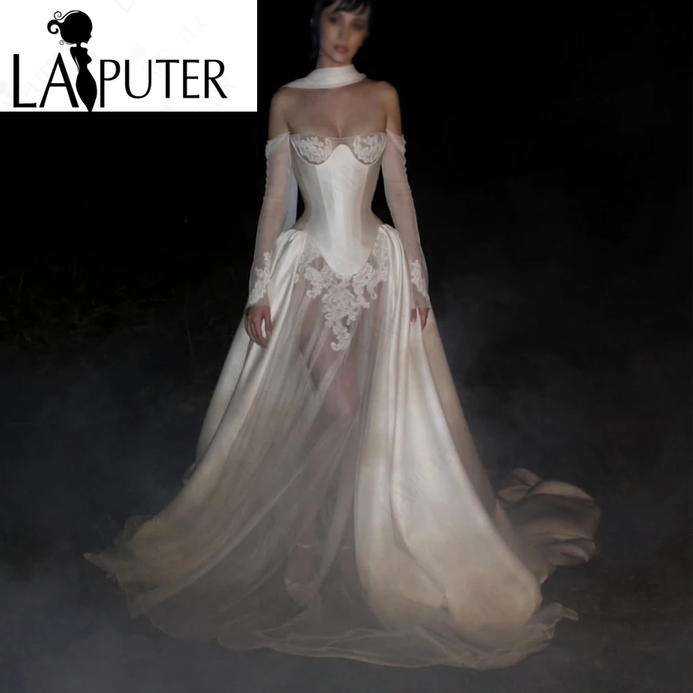 

Уникальное свадебное платье 2-в-1 цвета слоновой кости: без бретелек, с иллюзорной сеткой, длинными рукавами, атласным лифом, цветочными аппликациями и прозрачной сеткой.