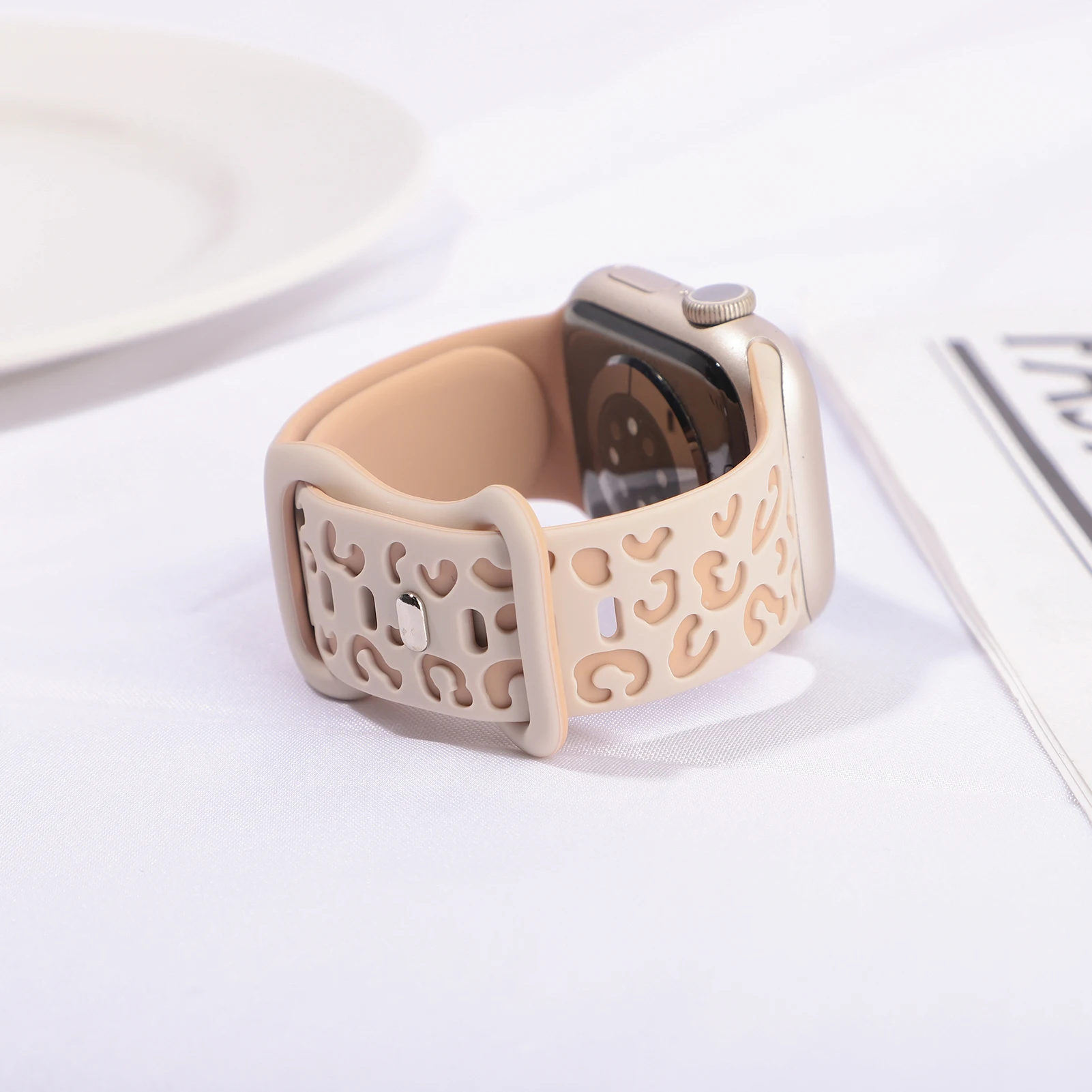 Graviertes Armband für Apple Watch Band 45mm 44mm 46mm 42mm 41mm 40mm 49mm Silikon Correa Armband Serie 11 8 9 10 7 SE 6 5 Ultra – Detail 4