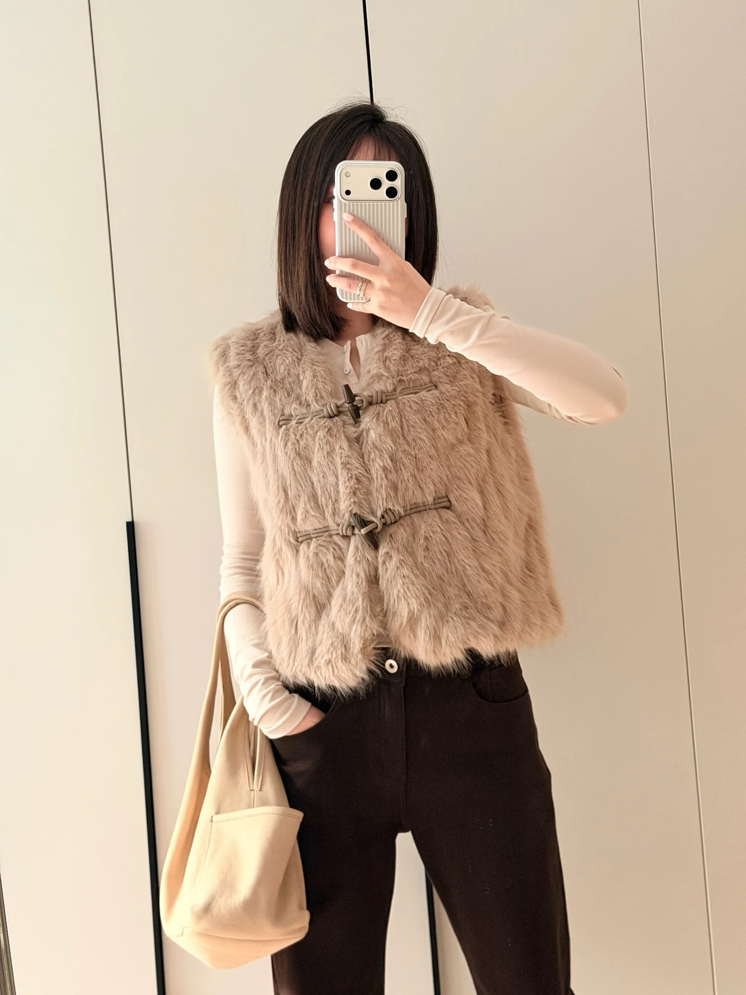 

Eco-Friendly Fur Vest Viyoung V-Ne Button-Up Pure Color Single Row Button Commute Sle ort Length Polyester Fiber