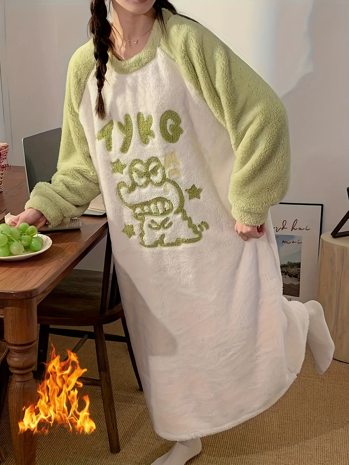 فستان نوم شتوي مريح، بيجامة منفوشة بأكمام طويلة، طباعة كرتونية لطيفة، بطانة قطيفة. ملابس مريحة ودافئة. غسل اليدين.