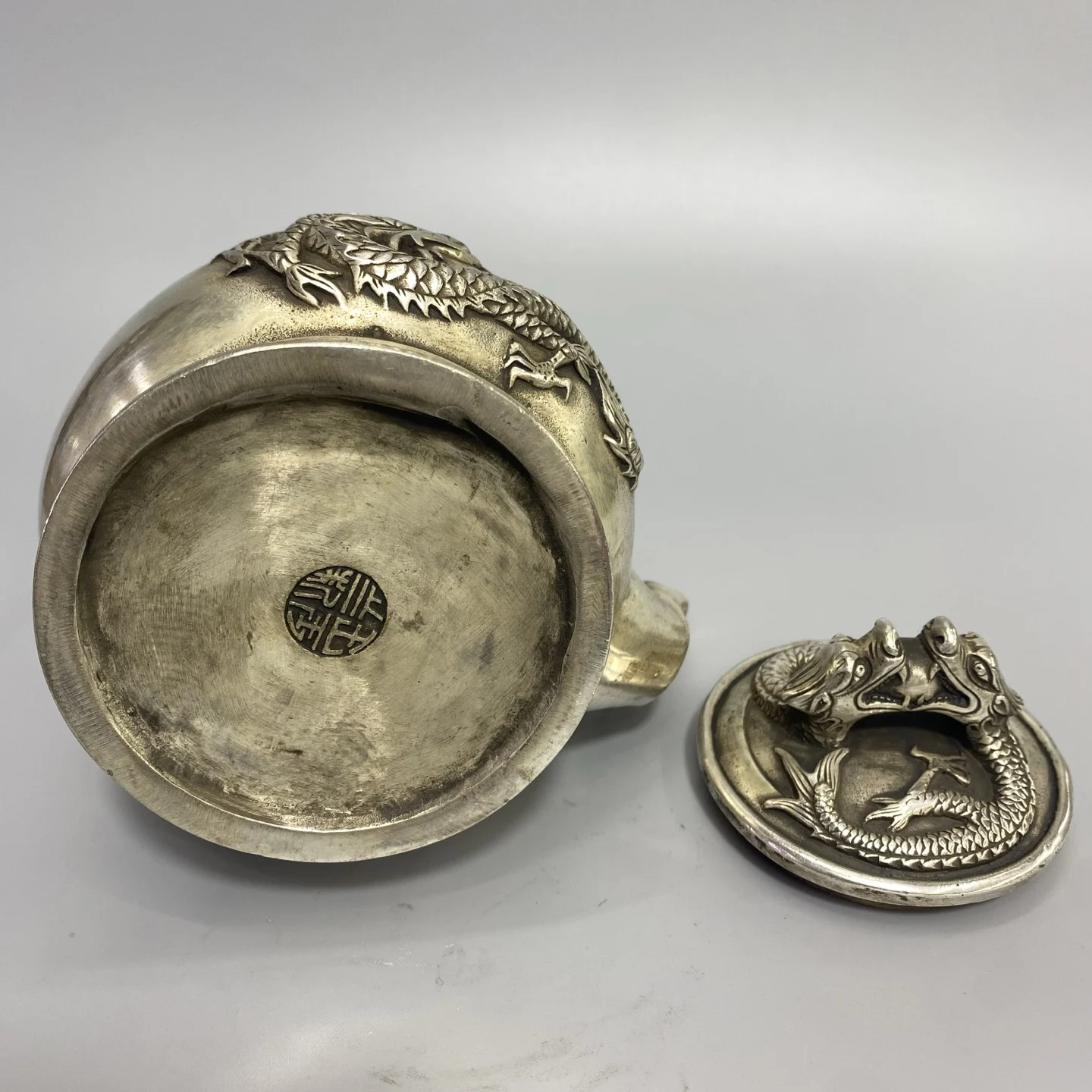 Tibetan Temple Collection Old Bronze Gilded Silver Dragon Head Cover Dragon pattern Teapot Kettle lagon Amass wealth Ornaments