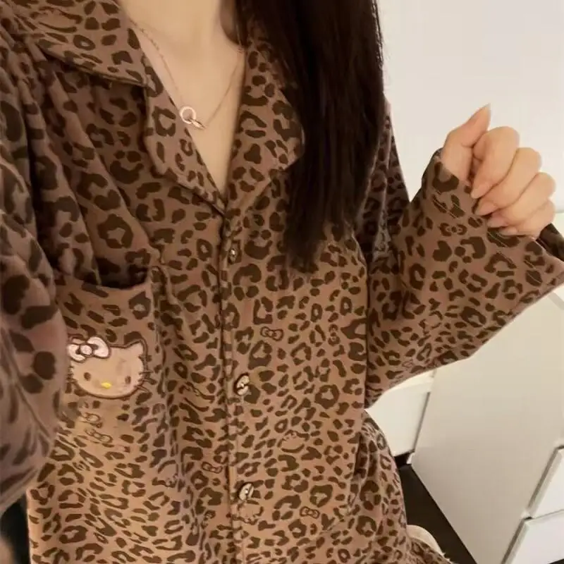 

Комплект пижамы Hello Kitty из флиса для женщин: домашняя одежда, можно носить на улице, с леопардовым принтом, мультяшный, с длинными рукавами, теплый комплект для сна