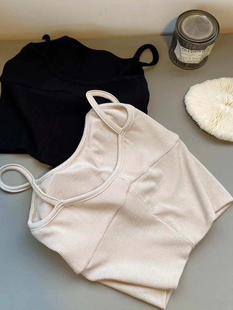 Ultra- Elastic No-Trace Strap Vest Underwear with Chest Pad Two Colors Integrated Design for Women Short Length High Stretch