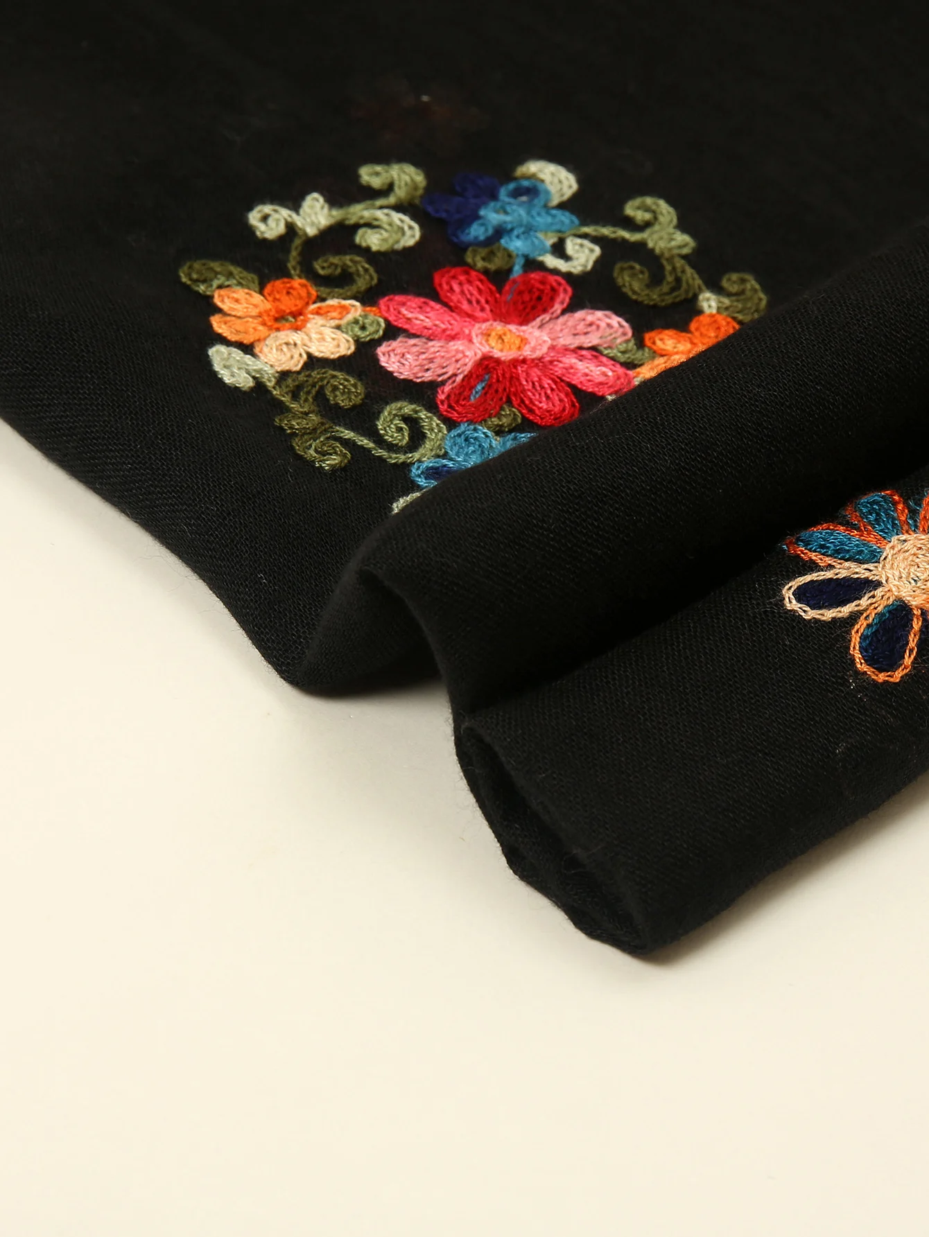 Wholesale New Luxury Brand Fashion Embroidery Scarf Designer For Women Shawl Bandana Floral Scarves And Wraps Soft Muslim Hijab