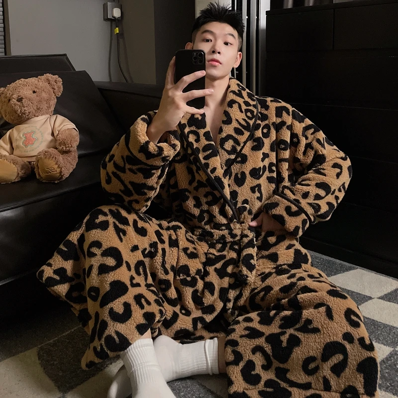 Plush robe men-leopard print