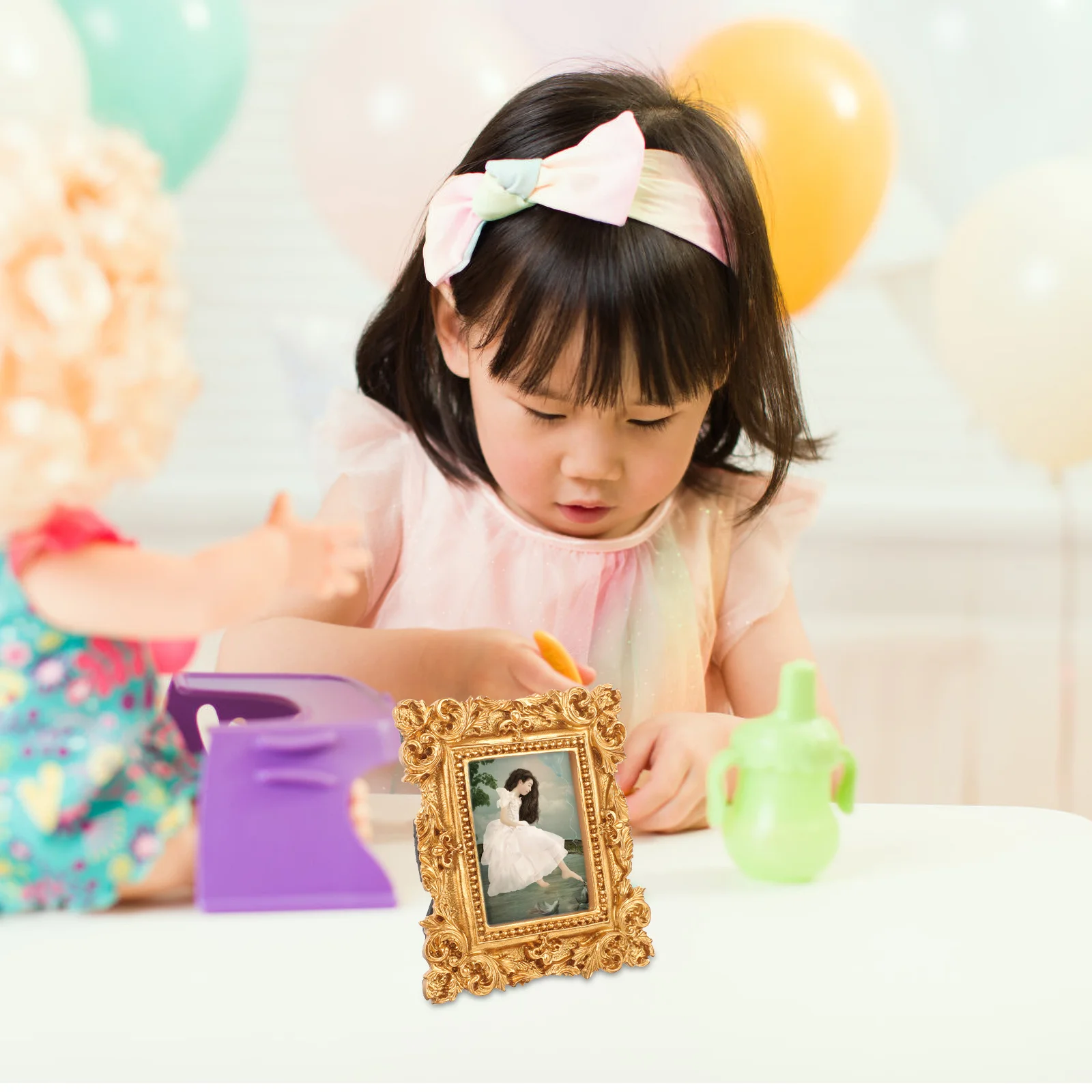 

Small Gold Resin Vintage Picture Frame Style Photo Frame for Tabletop Home Decoration Retro Picture Frame,