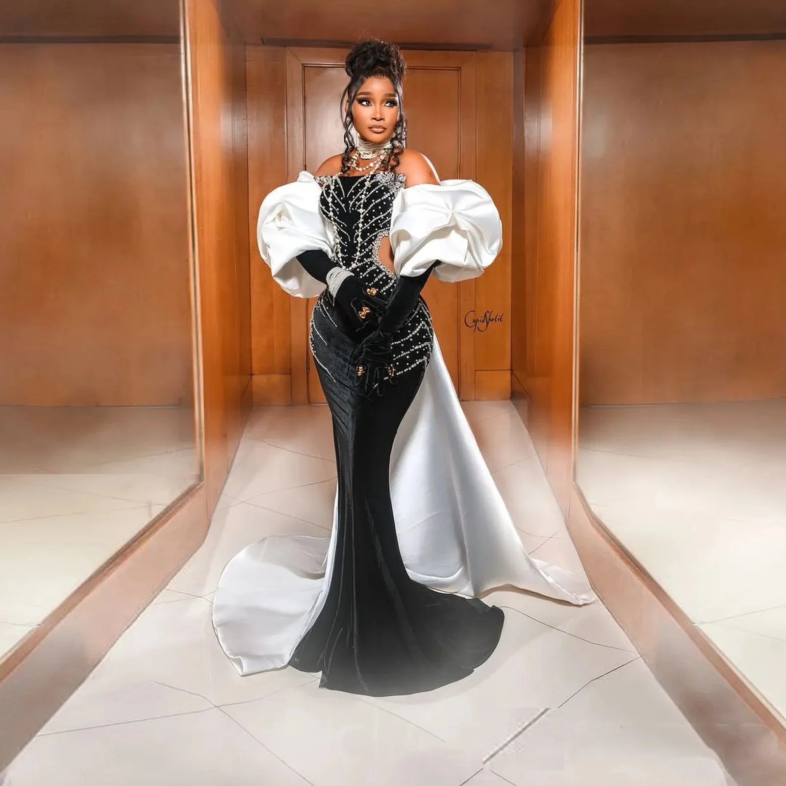 

Великолепные бархатные платья для выпускного вечера Русалка Vestidos de Gala Вечерние платья без бретелек с плащом Платье для выпускного вечера из бисера Велюровое черное