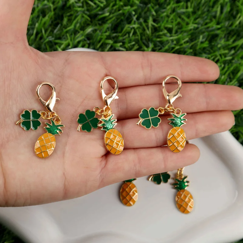 Juego de llaveros Healing Pineapple Clover3/6. Incluye una tarjeta de felicitación en inglés. Estilo fresco y vibrante. Se puede atar a una bolsa o...