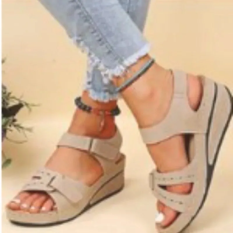 

Sexy Narrow Band Design Gold Flats Slippers Woman Summer Fashion Hollow Out Peep Toe Beach Shoes Luxury Designer Sandals