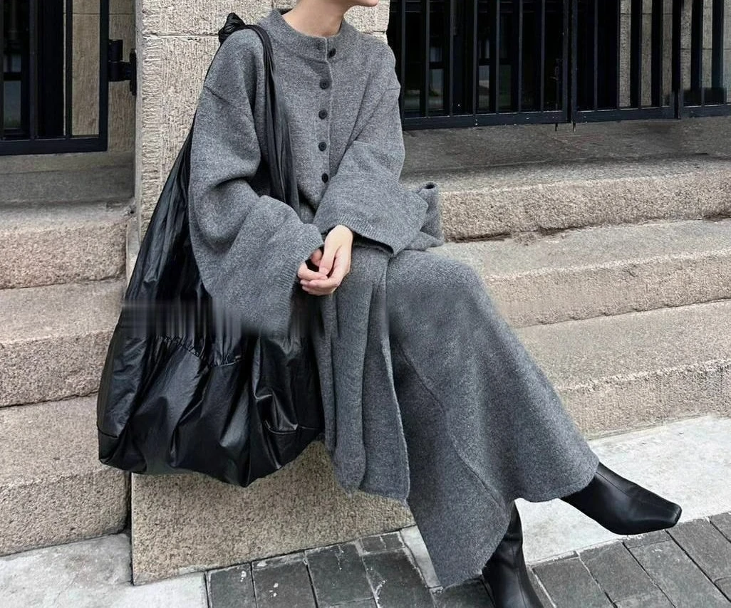 مجموعة سترة عصرية للنساء للخريف والشتاء سترة محبوكة بنمط كسول جديد مع وشاح وتنورة طقم مكون من ثلاث قطع #3