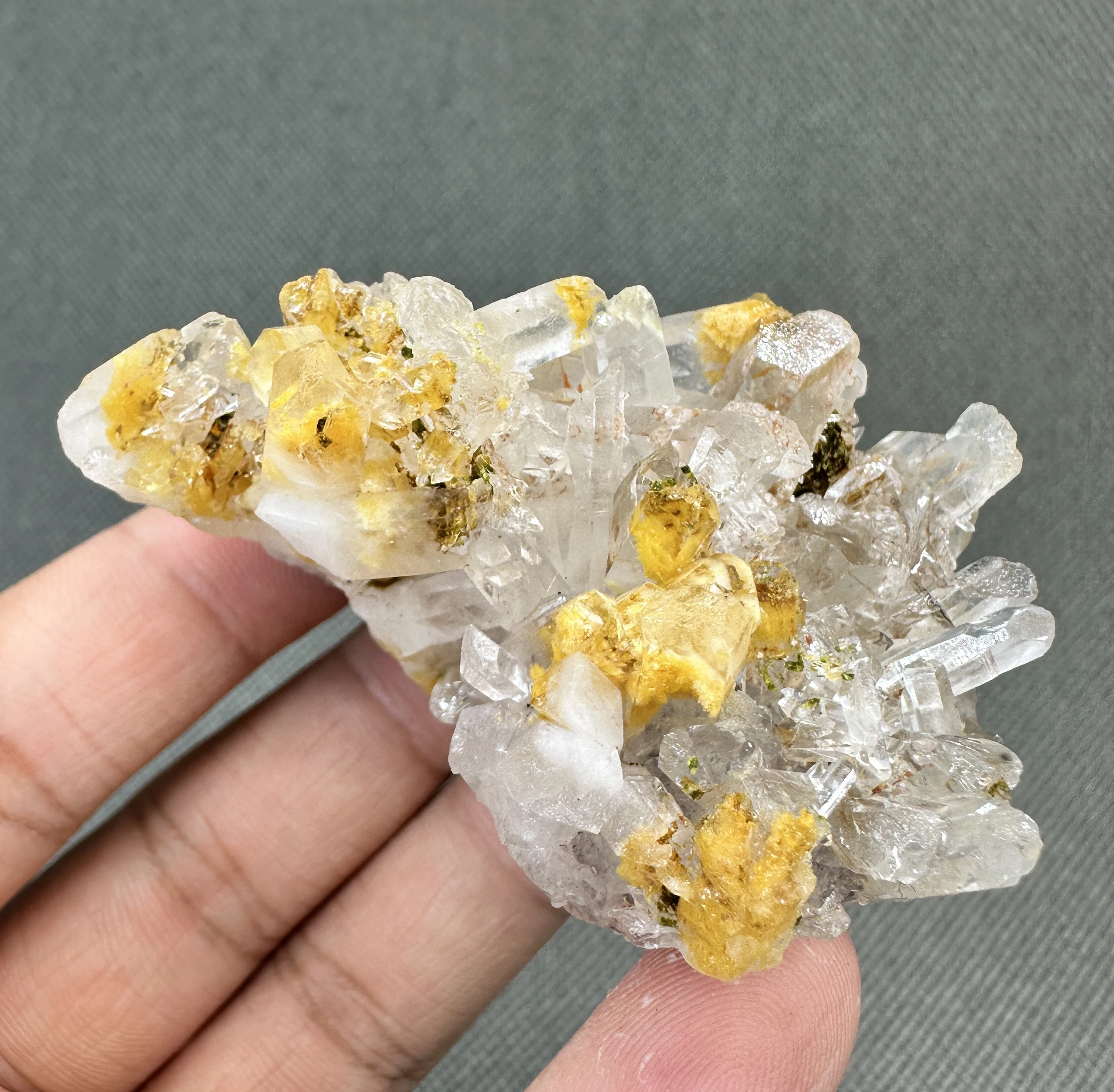 86 g Natural white crystal inclusion mineral specimens + healing quartz crystals and stones rock gemstone