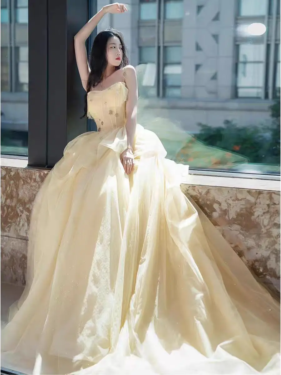 فساتين زفاف طويلة فاخرة باللون الأصفر للنساء مزينة بالتول صور فساتين زفاف على شكل قلب للحفلات المسائية والحفلات الراقصة