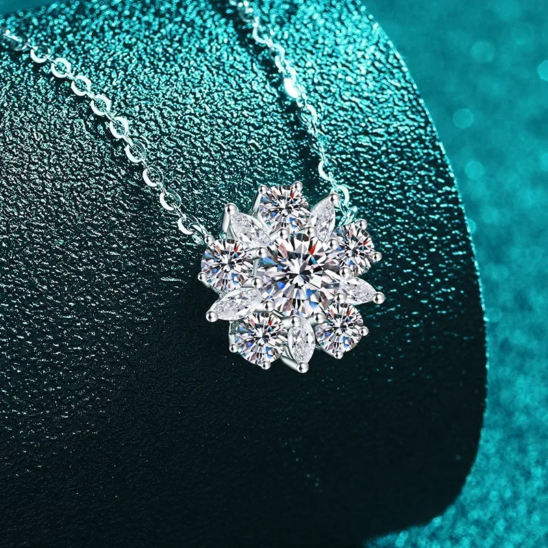 Luxury Inlaid Diamond Sunflowers 1ct Moissanite Pendants Necklace for Women Platinum Pt950 Charms Clavicle Chain Fine Jewelry