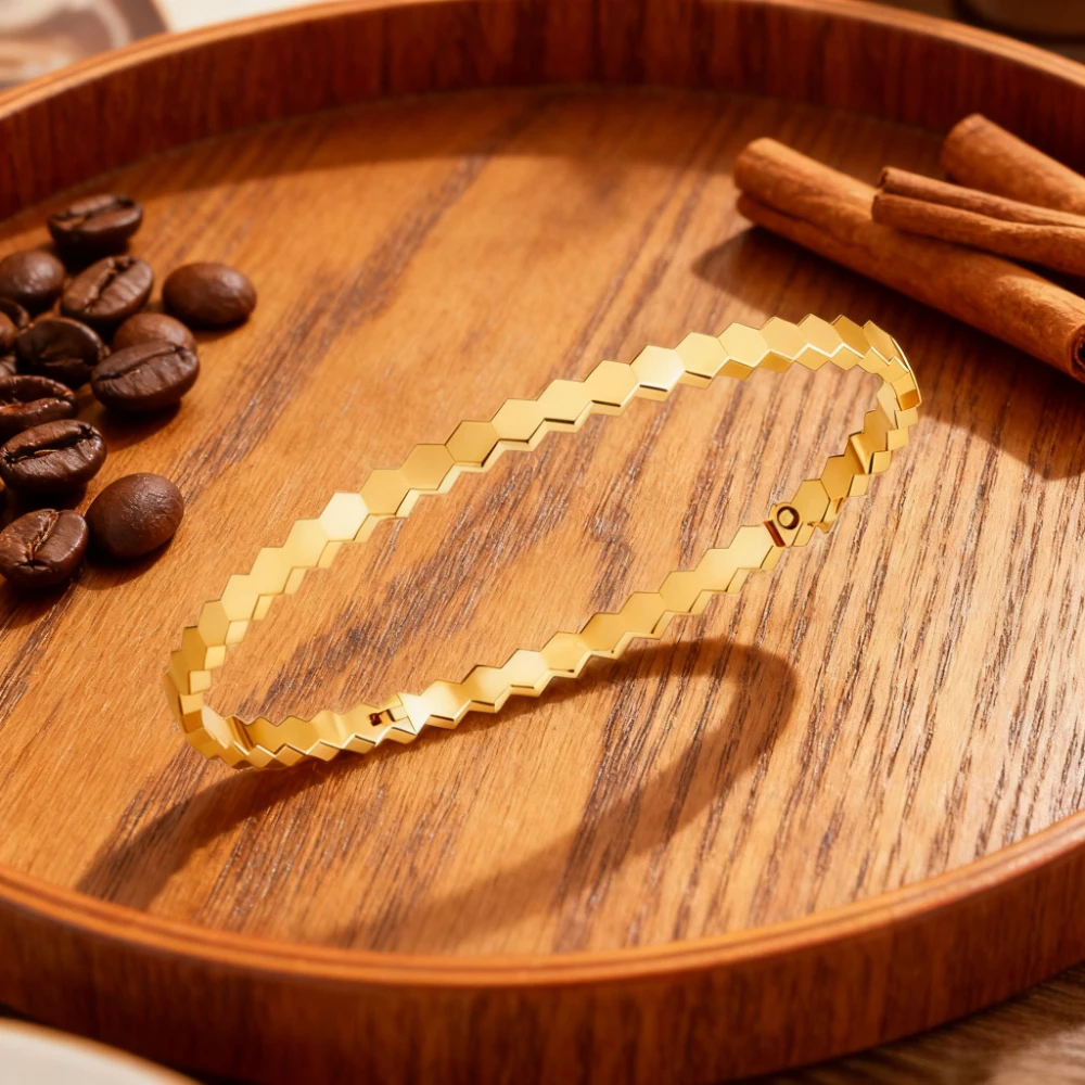 

2025 trendy accessories Korean - style Titanium Steel Diamond Honeycomb Bracelet, Unisex Geometric Simple Design, Niche Choice