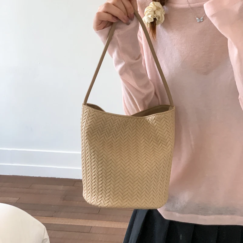 

Fashion Pattern Handbag Exquisite And Elegant Bucketbag Woven Pattern Solidcolor Simple Casual Shoulderbag Literary Allmatch Bag