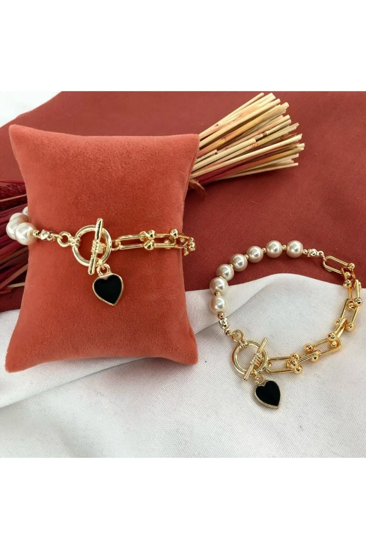 

Gold Color Pearl Heart Bracelet, Women's Stylish Jewelry, New Season, You Can Wear on Special Occasions and Daily