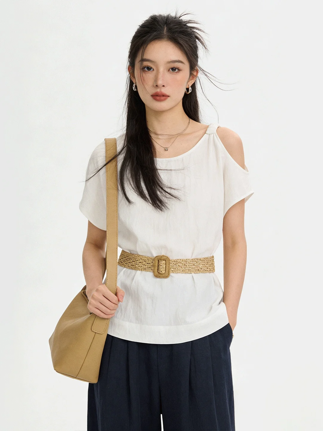 Chic Simple White O…