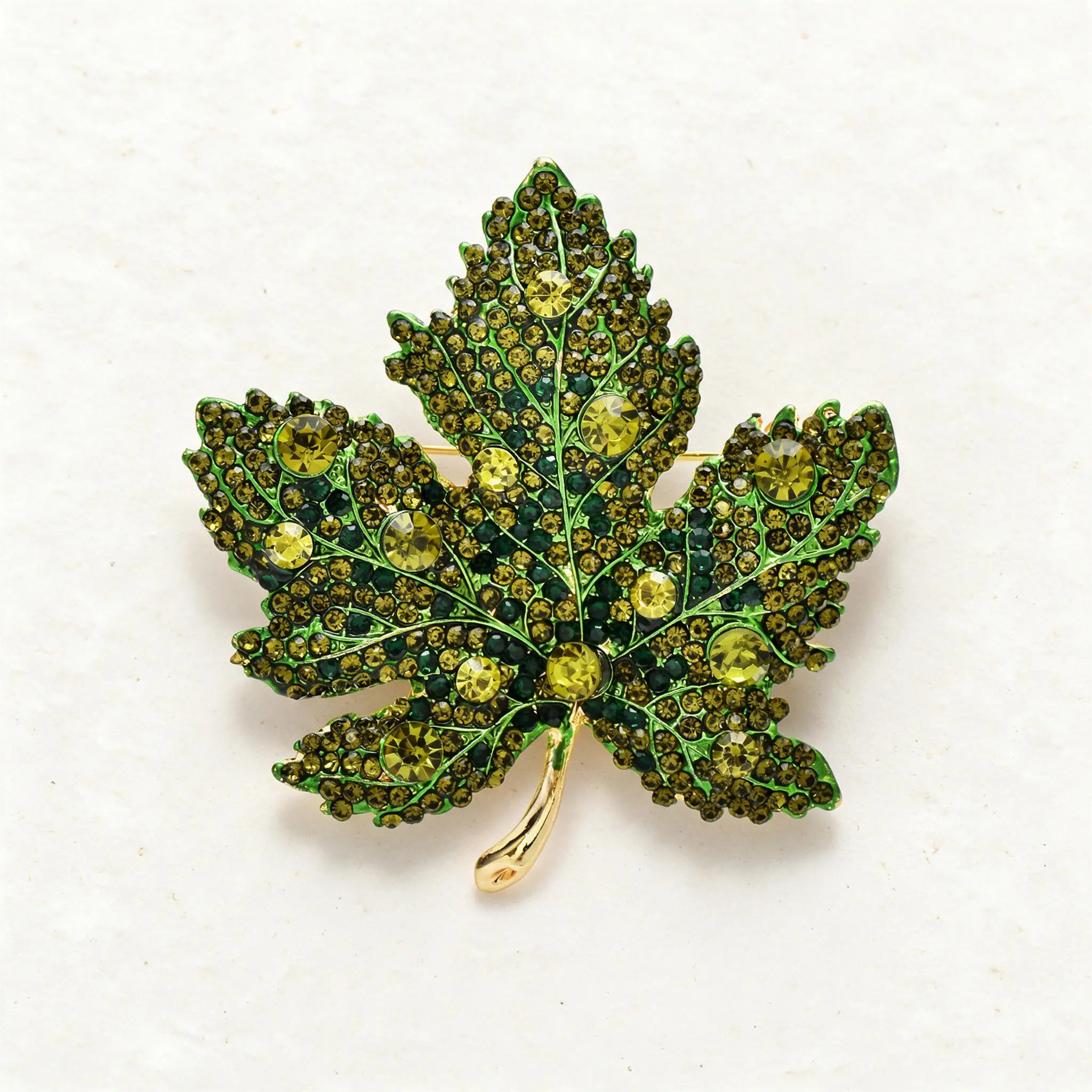 Luxury Elegant Shining Rhinestone Autumn Maple Leaf Brooch Lapel Pin For Women Fit Suit Coat Dress Party Daily Wear Accessories