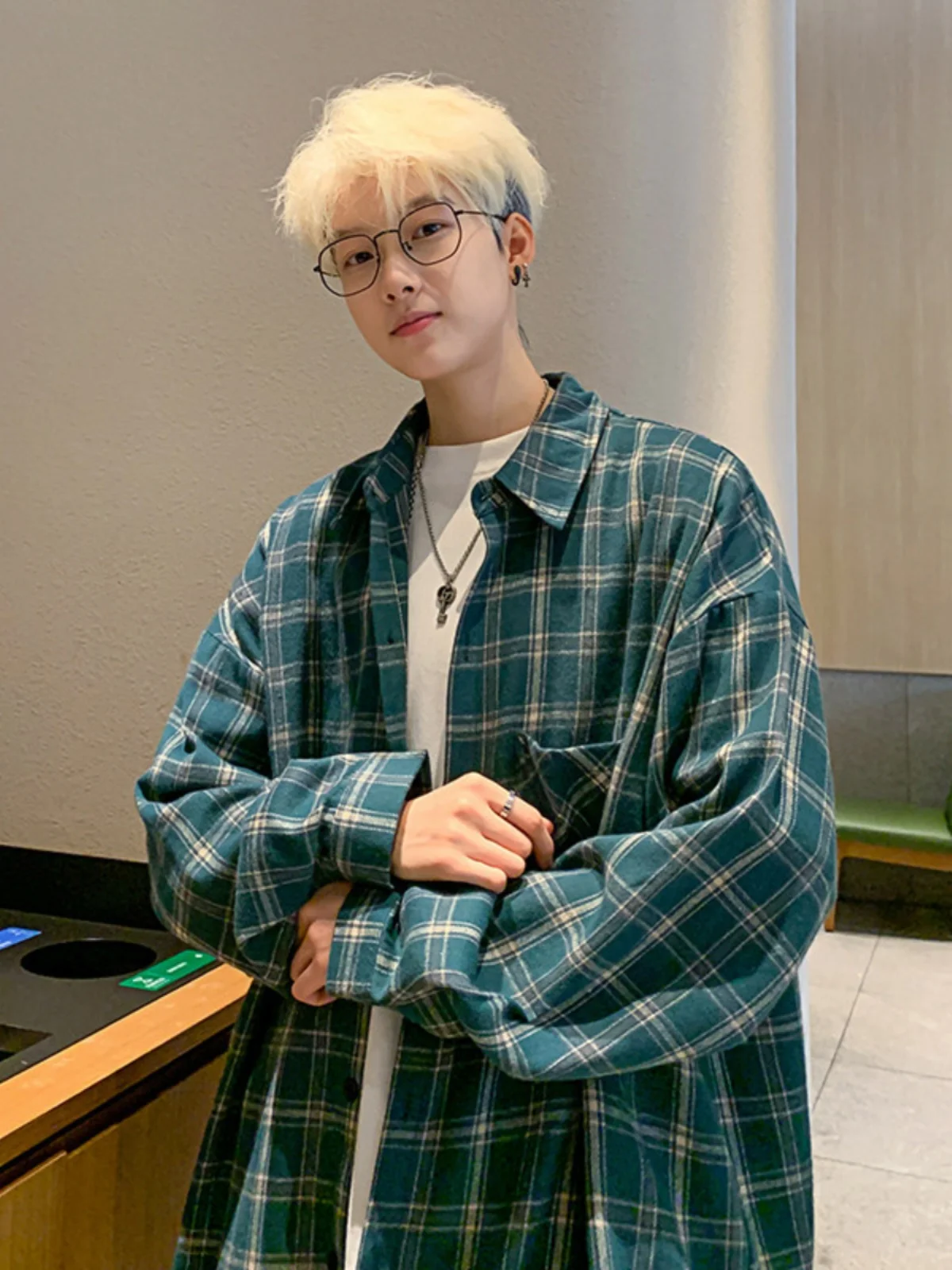 

Повседневная свободная мужская рубашка с длинным рукавом в гонконгском стиле, осенняя новинка, модный фланелевый дизайн, полиэстер, трендовая модель.