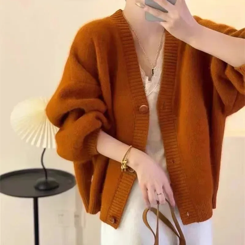 

2025 Women's V-neck Knitted Cardigan Top New Korean Version Fashionable Versatile Autumn and Winter Sweater