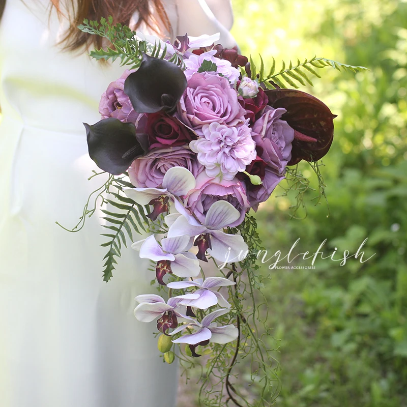 

Purple and black waterfall bouquet simulated flower wedding registration bouquet outdoor wedding shooting props