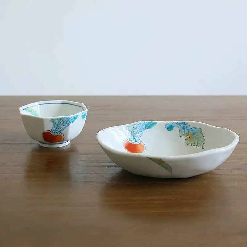 Cuenco pequeño octogonal pintado al estilo japonés con diseño de rábano, de cerámica Kutani importada de Japón, en stock, para ensalada y fruta.