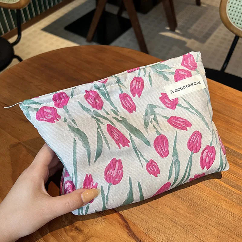 

Small Fresh Tulip Makeup Bag, Portable for Travel, Toilet Bag, Skincare Storage Bag, Inner Container Bag, Women's Bag