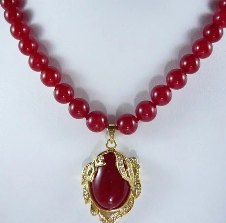 

lady's finest accessory! beautiful red jade Necklace + inlaid crystal red jade pendant